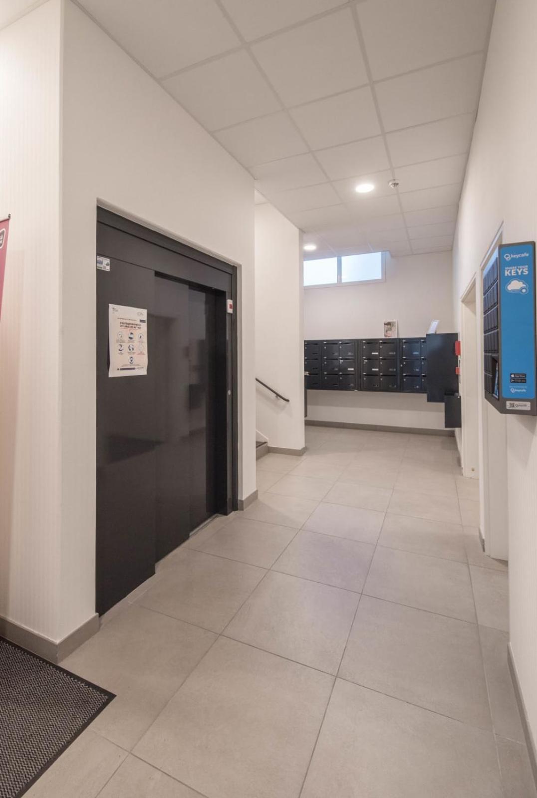 Appartement PIERRICK - Studio proche gare, Wifi, arrivée 24 24 à Le Mans Extérieur photo