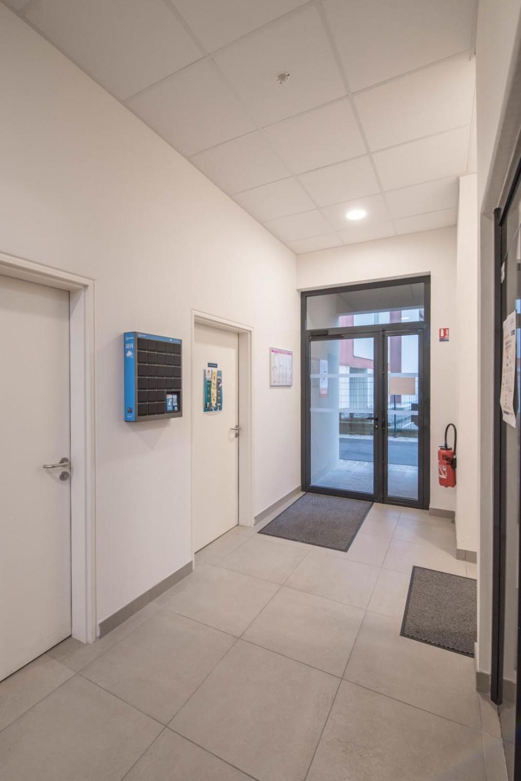 Appartement PIERRICK - Studio proche gare, Wifi, arrivée 24 24 à Le Mans Extérieur photo
