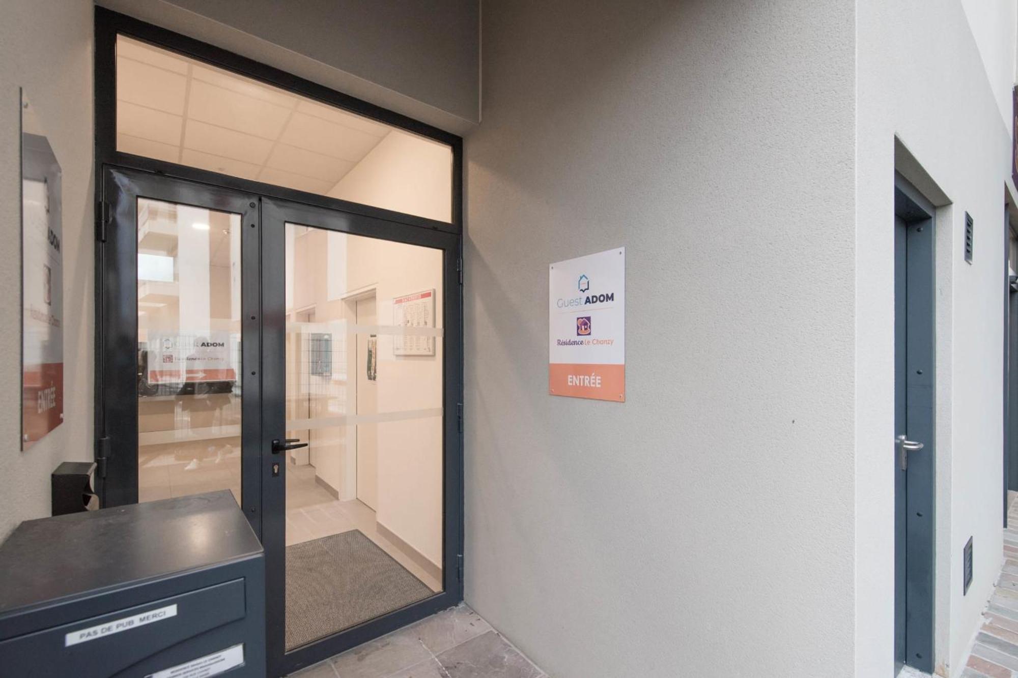 Appartement PIERRICK - Studio proche gare, Wifi, arrivée 24 24 à Le Mans Extérieur photo